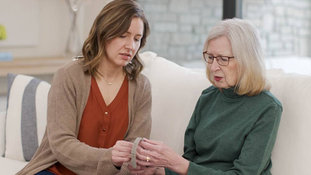 Als thuiszorg tekortschiet: waarom technologie essentieel wordt voor kwetsbare ouderen