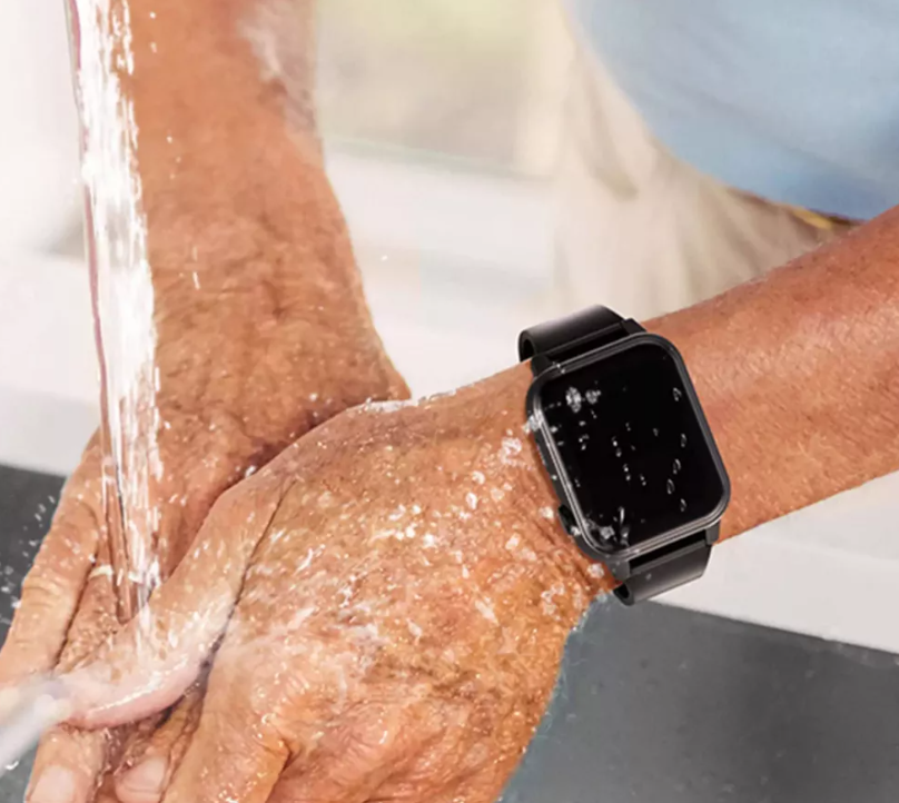 WatchToCare Pulse, met valdetectie, GPS-dwaalbeveiliging en een kristalhelder scherm met grote letters.